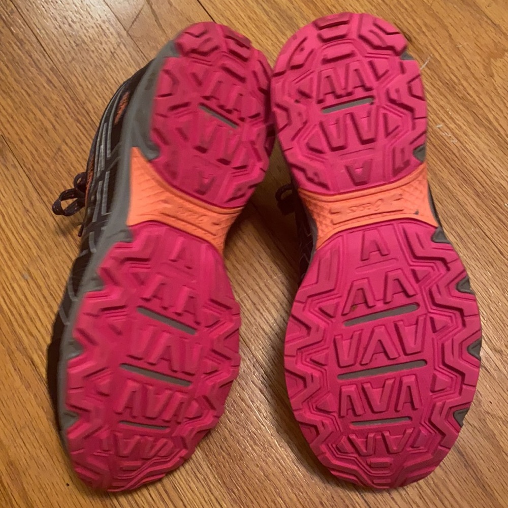 ASICS - Picture 3 of 5